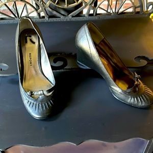 Report CECEE gently worn wedges